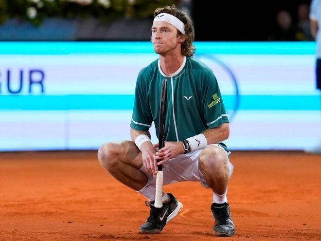 该队在面临 该队在面临